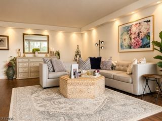 1 Claridge Dr 808, Verona Twp., NJ 07044