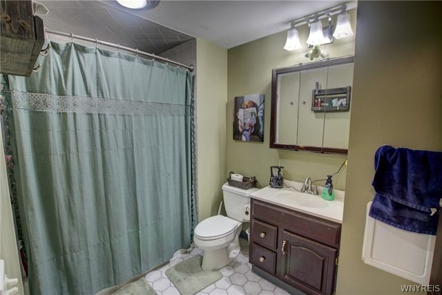115 Theresa Court, West Seneca, NY 14224