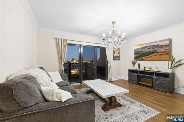 101 Route 5 304, Edgewater, NJ 07020