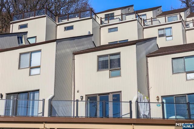 101 Route 5 304, Edgewater, NJ 07020