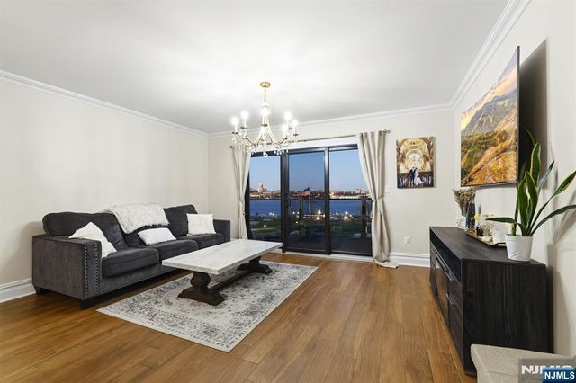 101 Route 5 304, Edgewater, NJ 07020