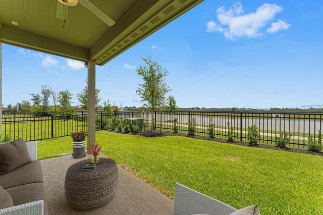 724 Lake Lacosta Drive, Katy, TX 77493