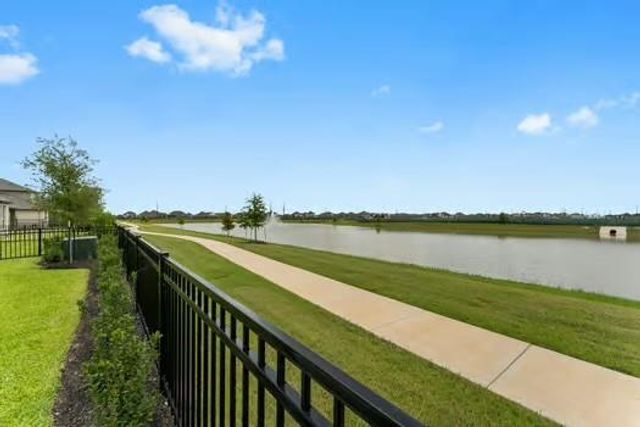 724 Lake Lacosta Drive, Katy, TX 77493