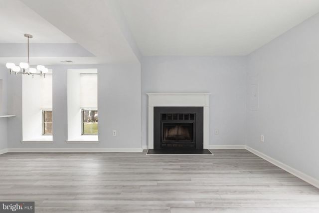 2403 S WALTER REED DR S, Arlington, VA 22206