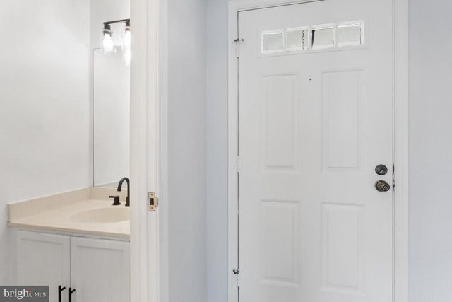 2403 S WALTER REED DR S, Arlington, VA 22206