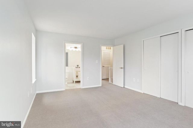 2403 S WALTER REED DR S, Arlington, VA 22206