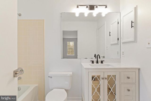 2403 S WALTER REED DR S, Arlington, VA 22206