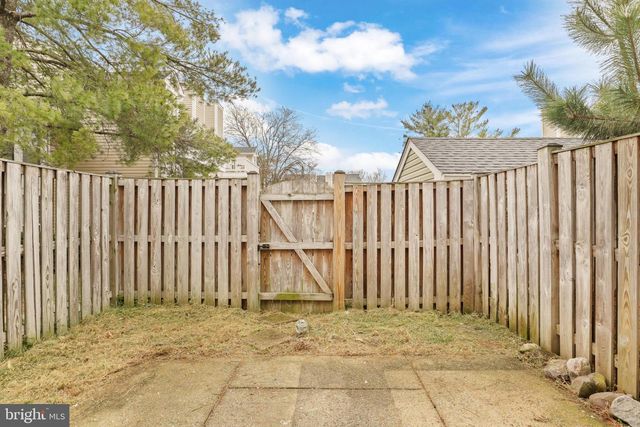 2403 S WALTER REED DR S, Arlington, VA 22206