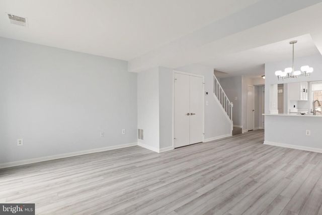 2403 S WALTER REED DR S, Arlington, VA 22206
