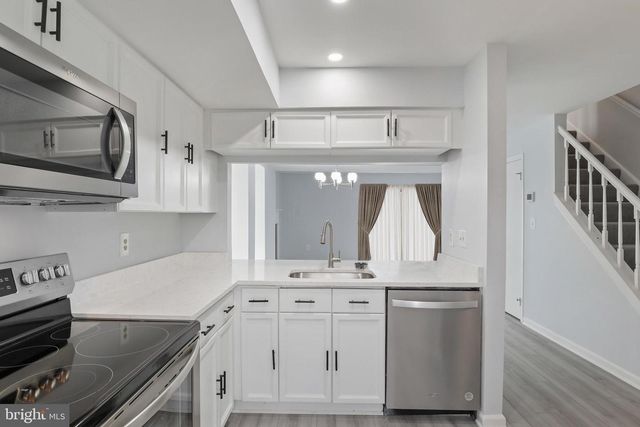 2403 S WALTER REED DR S, Arlington, VA 22206