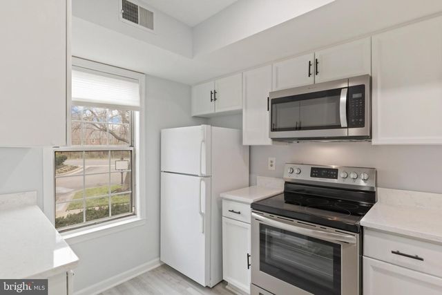 2403 S WALTER REED DR S, Arlington, VA 22206