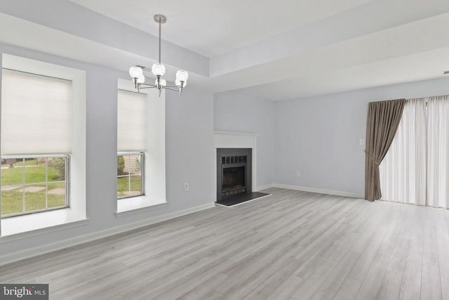 2403 S WALTER REED DR S, Arlington, VA 22206