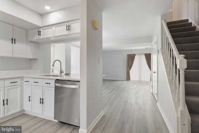 2403 S WALTER REED DR S, Arlington, VA 22206