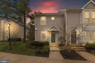 2403 S WALTER REED DR S, Arlington, VA 22206