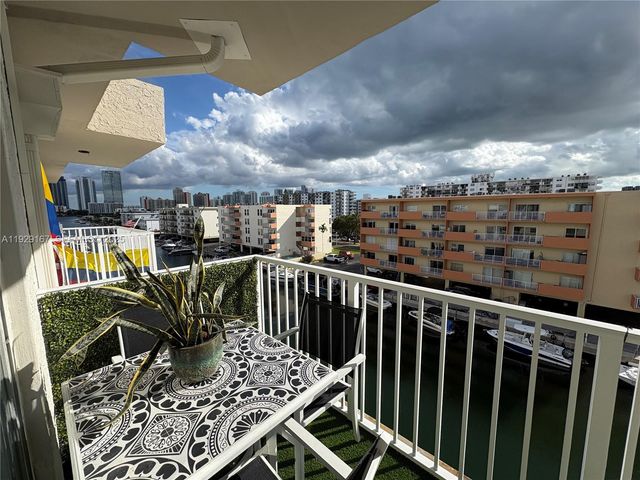 3536 NE 168th St 504, North Miami Beach, FL 33160