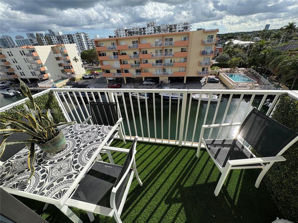 3536 NE 168th St 504, North Miami Beach, FL 33160