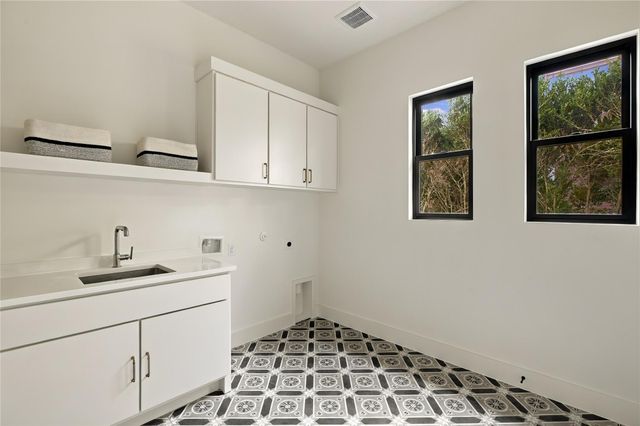 2502 Greenlawn PKWY, Austin, TX 78757