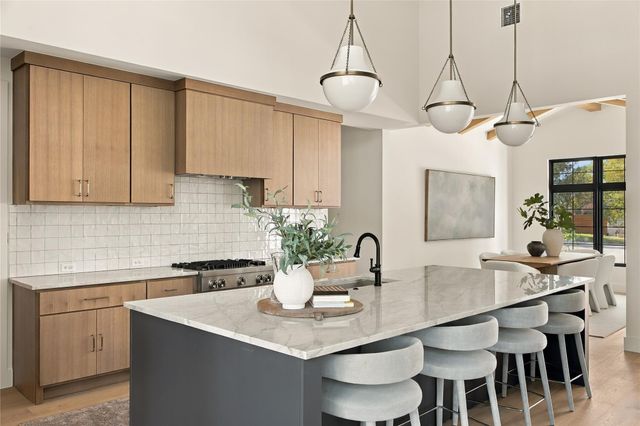2502 Greenlawn PKWY, Austin, TX 78757