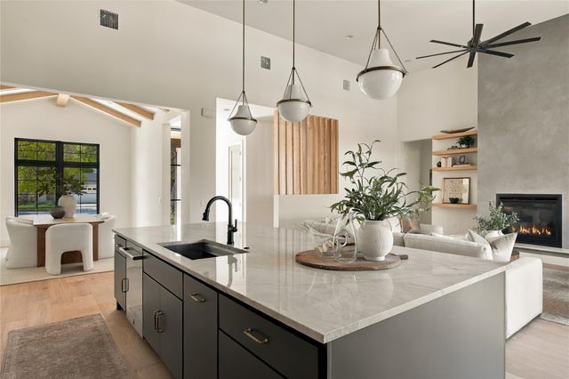 2502 Greenlawn PKWY, Austin, TX 78757