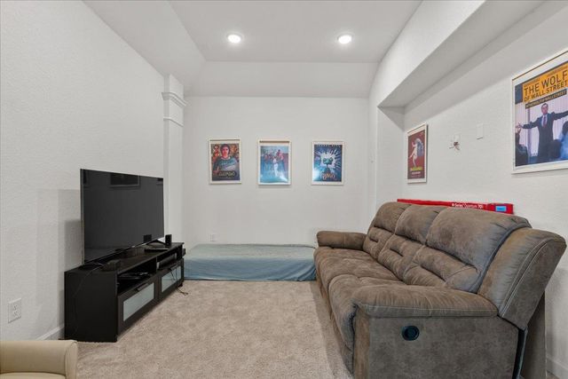 650 Wild Pecan LOOP, Buda, TX 78610