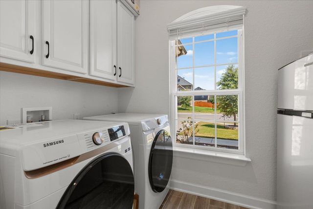 650 Wild Pecan LOOP, Buda, TX 78610