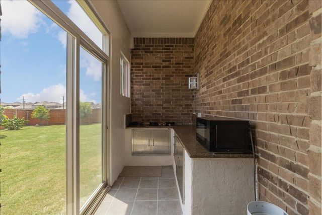 650 Wild Pecan LOOP, Buda, TX 78610