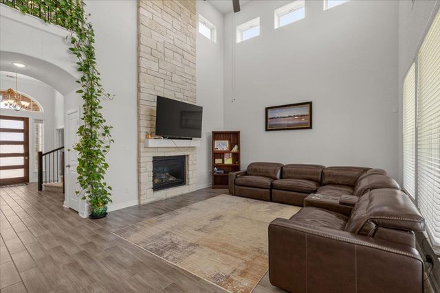 650 Wild Pecan LOOP, Buda, TX 78610