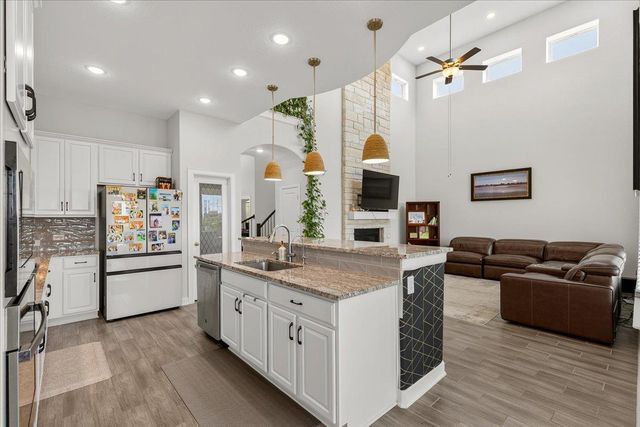 650 Wild Pecan LOOP, Buda, TX 78610
