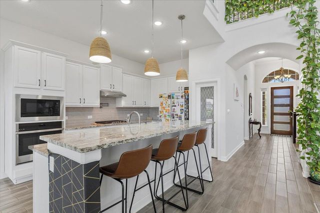 650 Wild Pecan LOOP, Buda, TX 78610