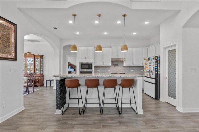 650 Wild Pecan LOOP, Buda, TX 78610