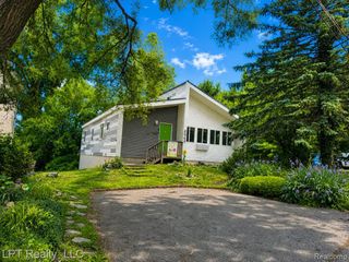5868 Outer Drive, Bath, MI 48808