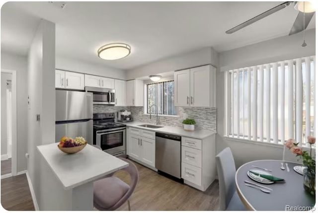 11221 E 14 Mile Road 401, Sterling Heights, MI 48312