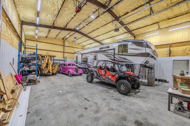 24960 Mcclurg Drive, Lebanon, MO 65536