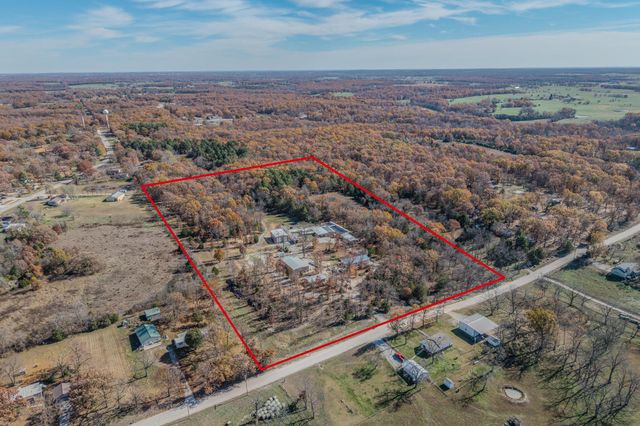 24960 Mcclurg Drive, Lebanon, MO 65536