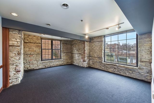 30 S Shumway Avenue 1E, Batavia, IL 60510