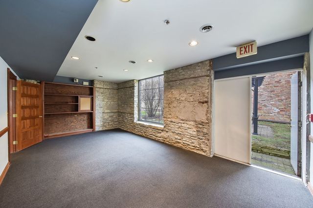 30 S Shumway Avenue 1E, Batavia, IL 60510