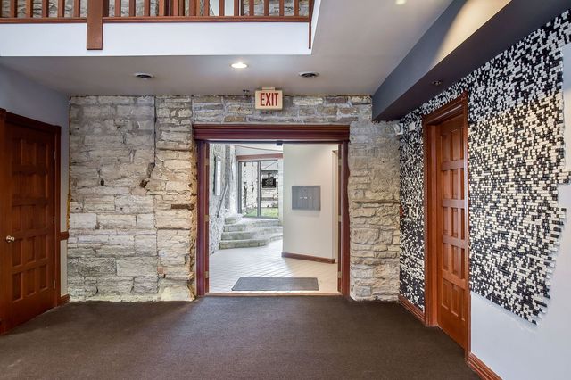 30 S Shumway Avenue 1E, Batavia, IL 60510