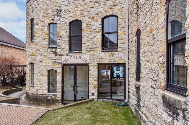 30 S Shumway Avenue 1E, Batavia, IL 60510