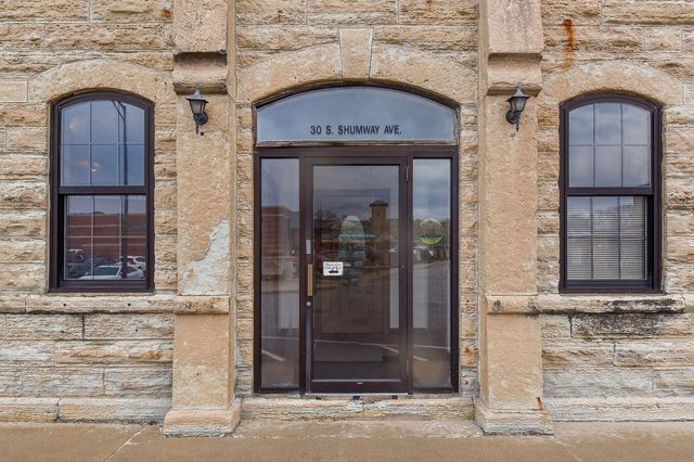 30 S Shumway Avenue 1E, Batavia, IL 60510