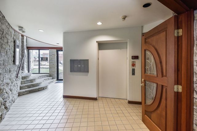 30 S Shumway Avenue 1E, Batavia, IL 60510