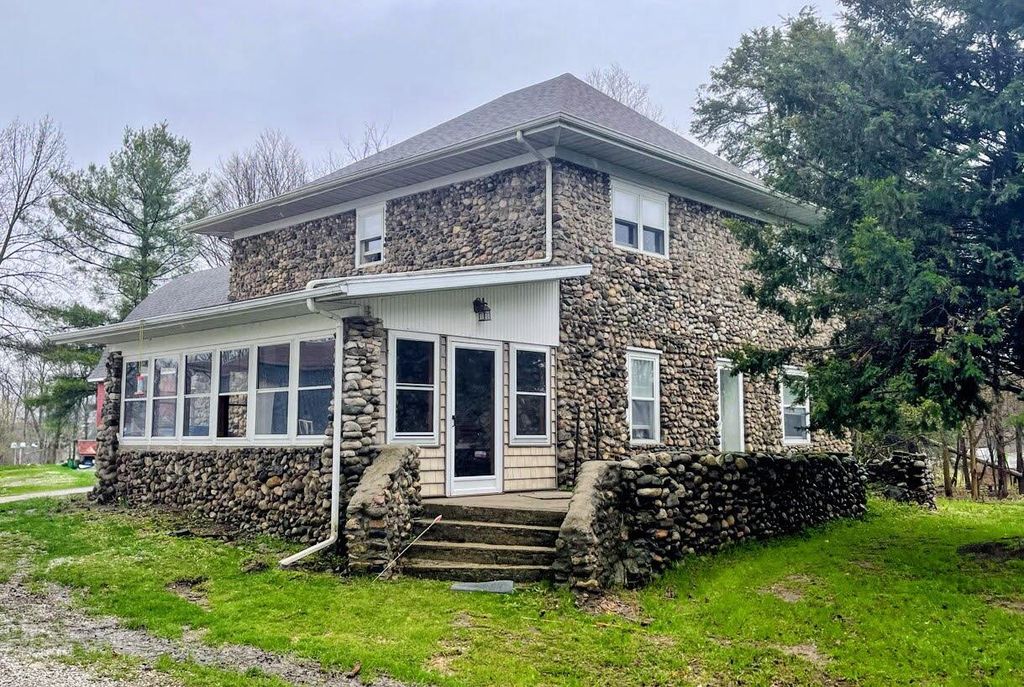 2311 E Glendora Road, Buchanan Twp, MI 49107