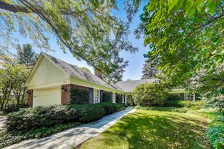1076 Old Elm Lane, Glencoe, IL 60022