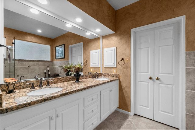 34 Mistyhaven Place, The Woodlands, TX 77381