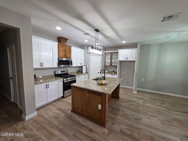 12300 LUZ BONITA Way, Clint, TX 79836