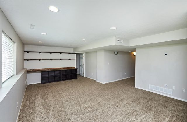 7732 Beechtree Lane, West Des Moines, IA 50266