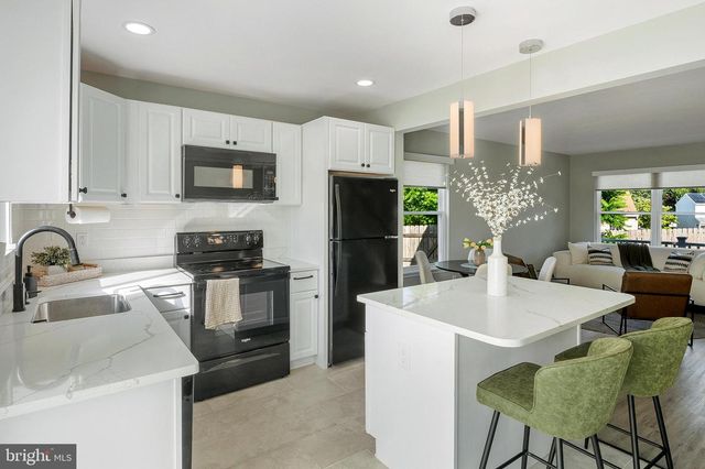 1003 BERKLEY DR, Sykesville, MD 21784