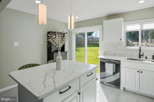 1003 BERKLEY DR, Sykesville, MD 21784