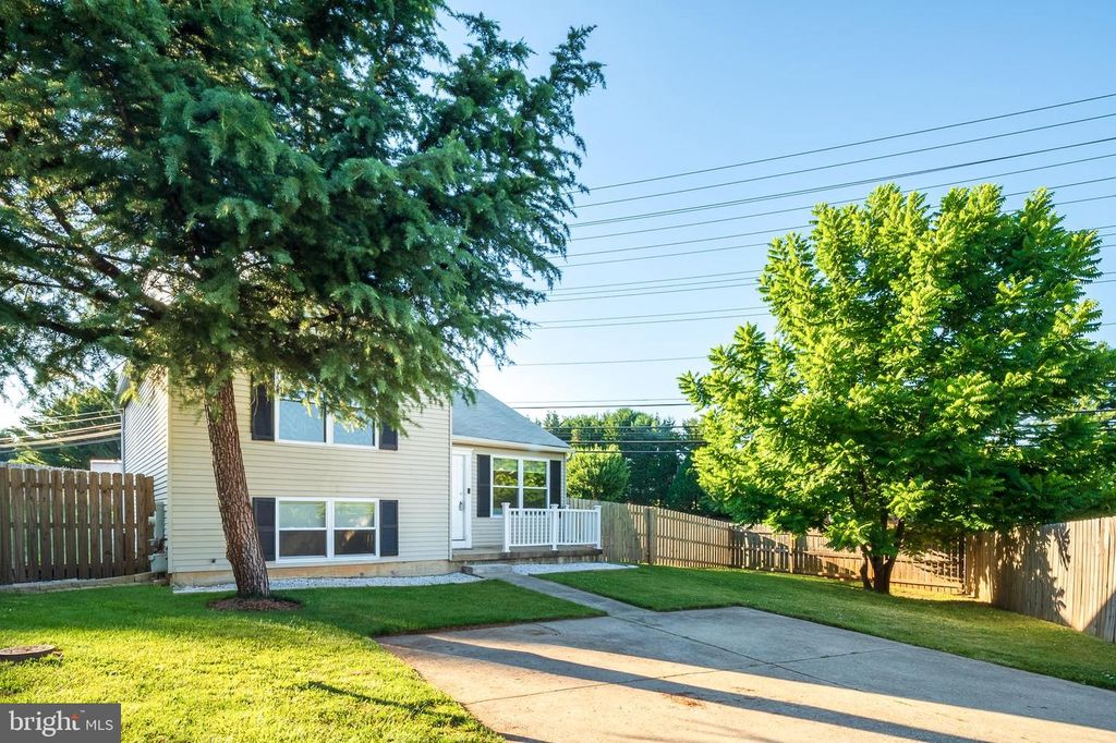 1003 BERKLEY DR, Sykesville, MD 21784