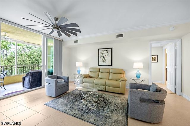 2728 Tiburon BLVD E A204, Naples, FL 34109