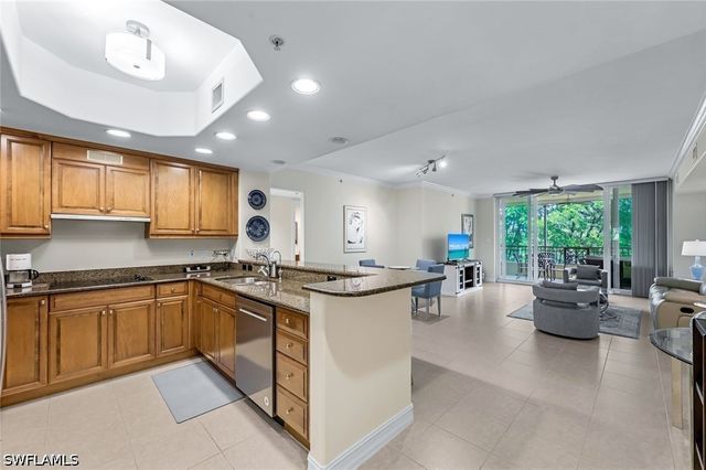 2728 Tiburon BLVD E A204, Naples, FL 34109